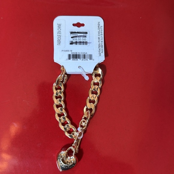 Juicy Couture X Urban Outfitters Gold Tone Chained Heart Bracelet - Picture 5 of 5
